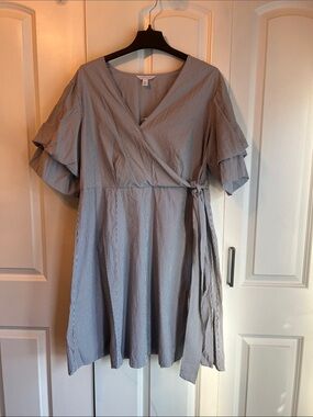 Women’s boutique+ Plus L black/white strip Wrap Midi Dress with Flutter Sleeves